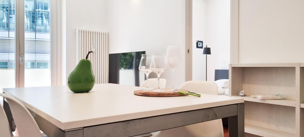 Joivy Superb Flat, 2 Balconies & Skyscrapers View Apartment Milan Exterior photo