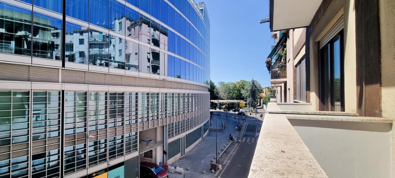 Joivy Superb Flat, 2 Balconies & Skyscrapers View Apartment Milan Exterior photo